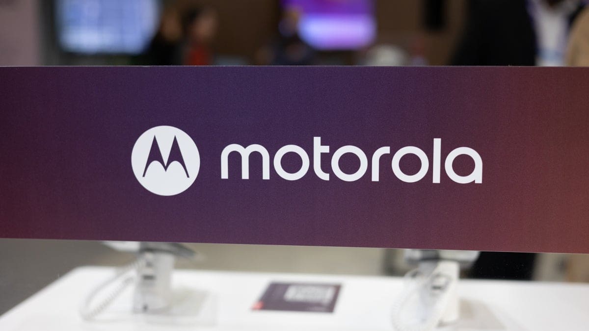 Featured image for Motorola’s Moto Tag: FCC Certified item tracker with Bluetooth LE and UWB Support!