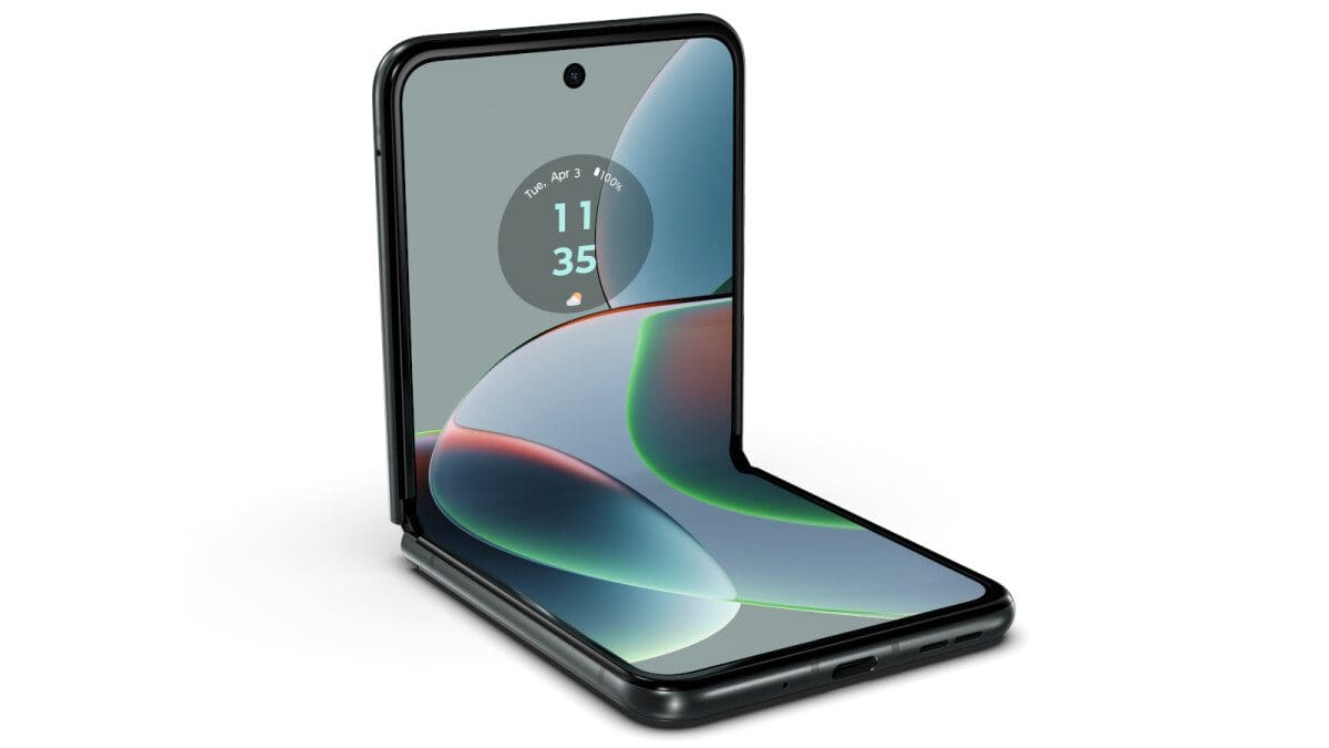Featured image for New and Existing Customers Get the Motorola Razr 2023 for Free with UScellular