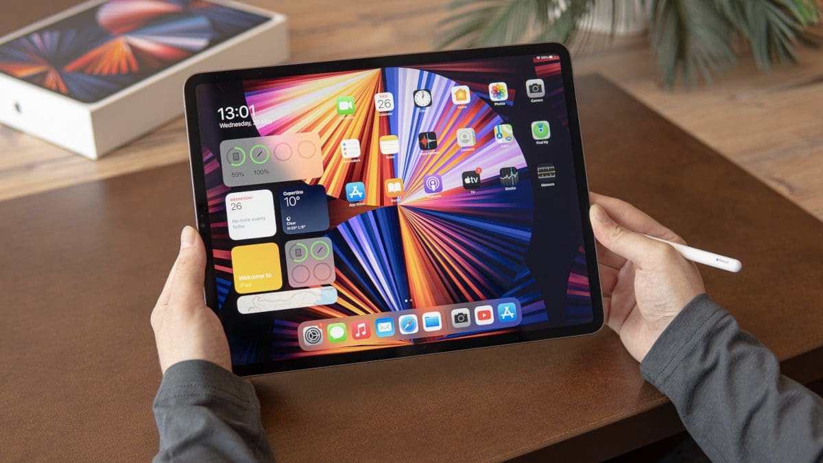 Featured image for New Leak Uncovers Upcoming iPad Upgrades to OLED Display and Release Timeline