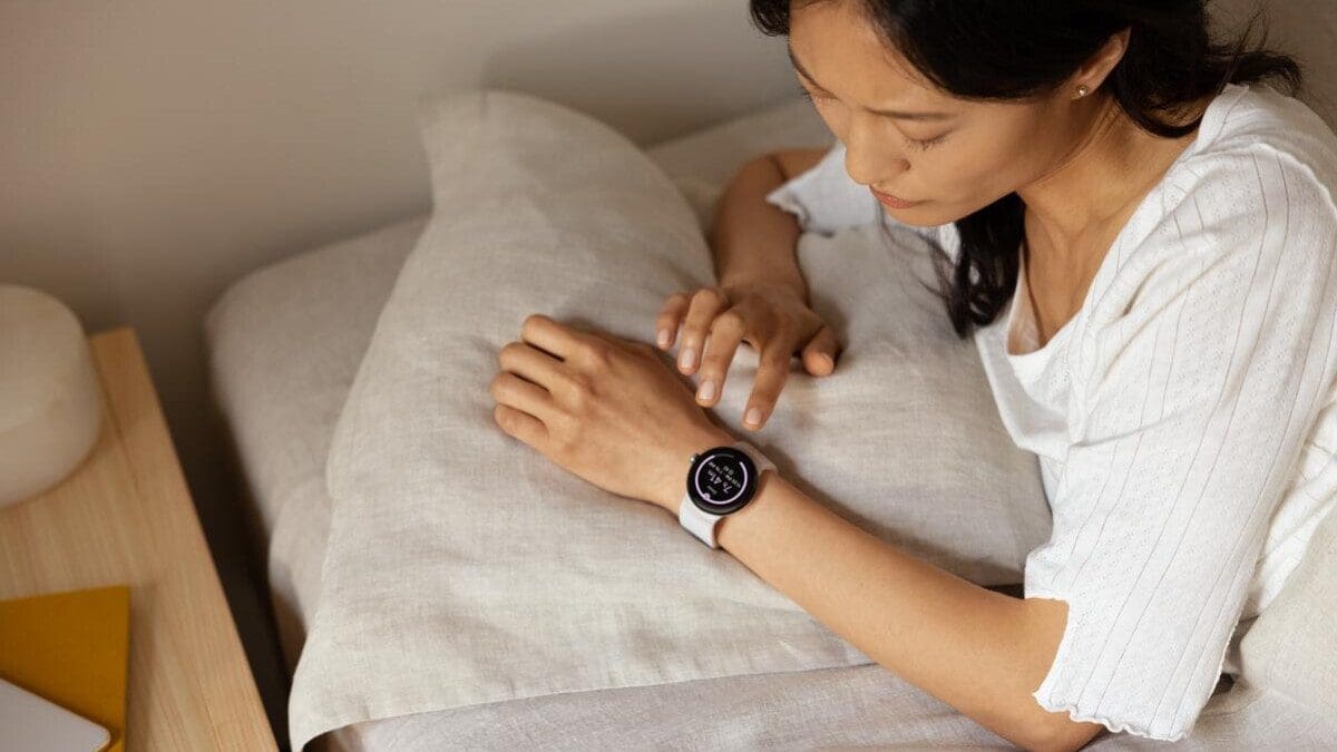 Featured image for New Model of Pixel Watch Introduces UI Tweaks, DND & Bedtime Mode Mirroring with Latest App Update
