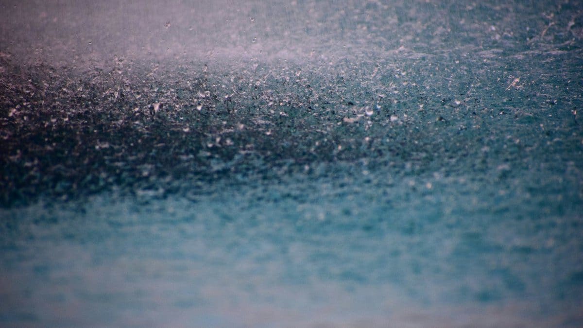 Featured image for New Pixel Feature: Weather-Responsive Screen Sensitivity for Ultimate User Experience