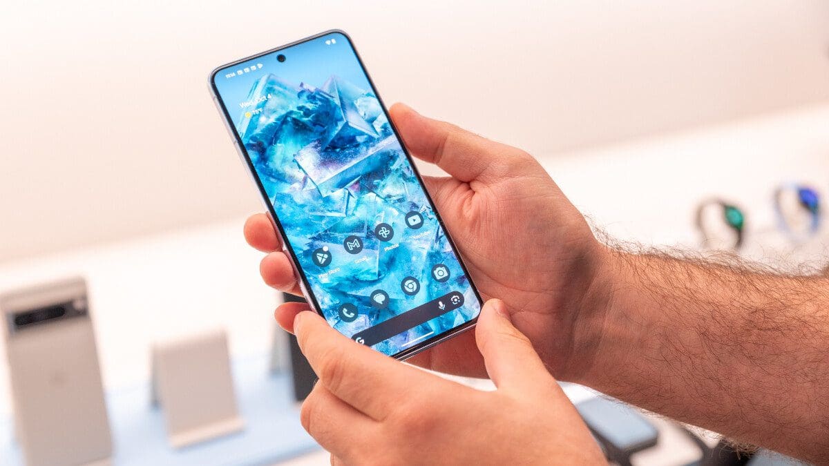 Featured image for New Shopping Feature Introduced to Pixel 8 Series Phones through Pixel’s At a Glance Widget