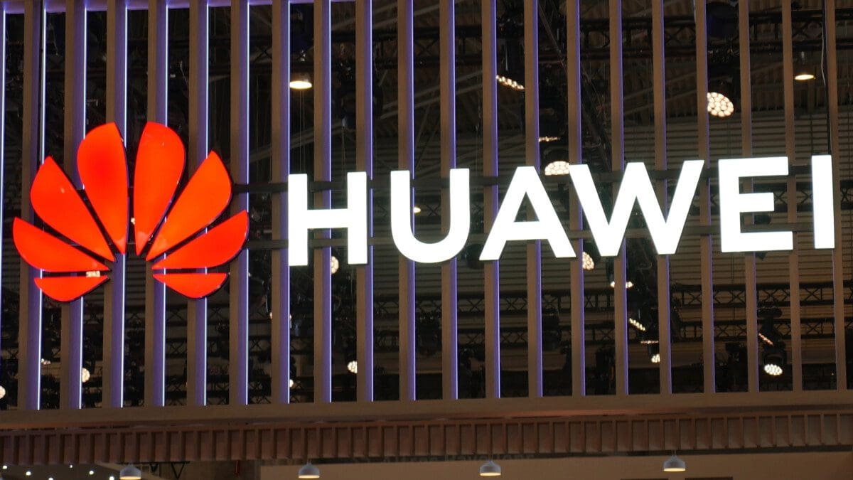 Featured image for Next year, Huawei could be the first to debut a triple-folding smartphone