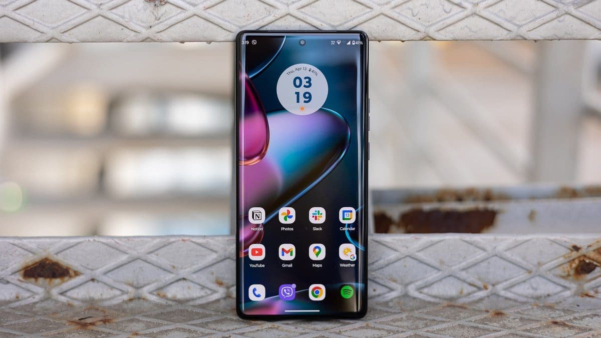 Featured image for Official Store Offers $200 Discount on Motorola’s Impressive Edge+ (2023)