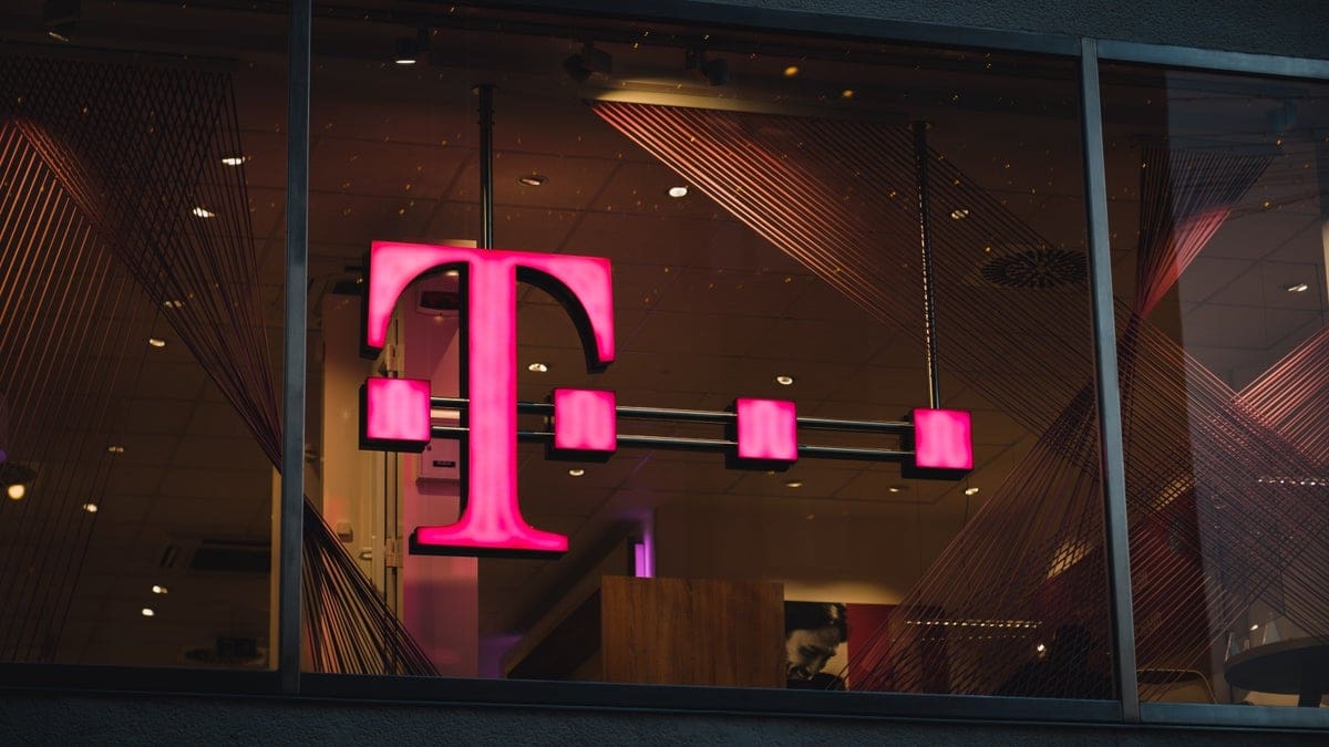 Featured image for Outrage Grows as T-Mobile Surprises Customers with Last-Minute Price Increases