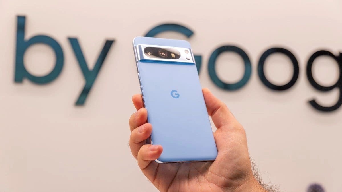 Featured image for Pixel 8 Reigns Supreme: Best Smartphone at MWC 2024, Beating iPhone