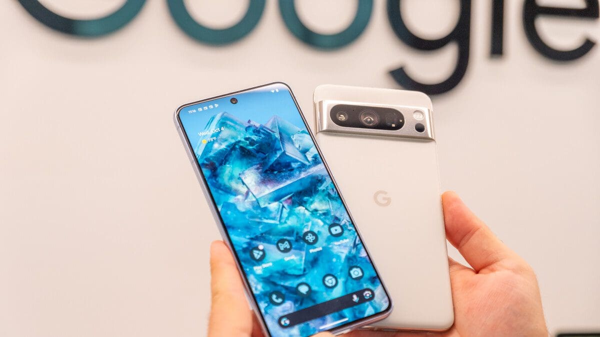 Featured image for Pixel 8 series introduces Google’s new eSIM transfer and conversion tool