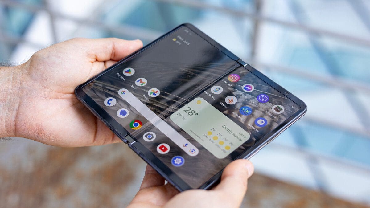 Featured image for Pixel Fold and Pixel Tablet users benefit from significant screen enhancements in Android 14 QPR1 Beta 1.