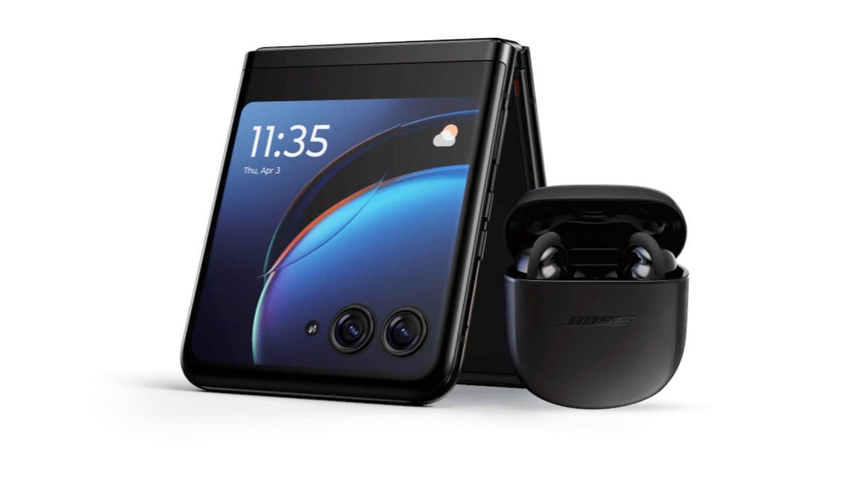 Featured image for Receive a complimentary pair of Bose’s premium QuietComfort II earbuds with the purchase of a Razr 2023, Razr+ 2023, or Edge 2023 at Motorola.