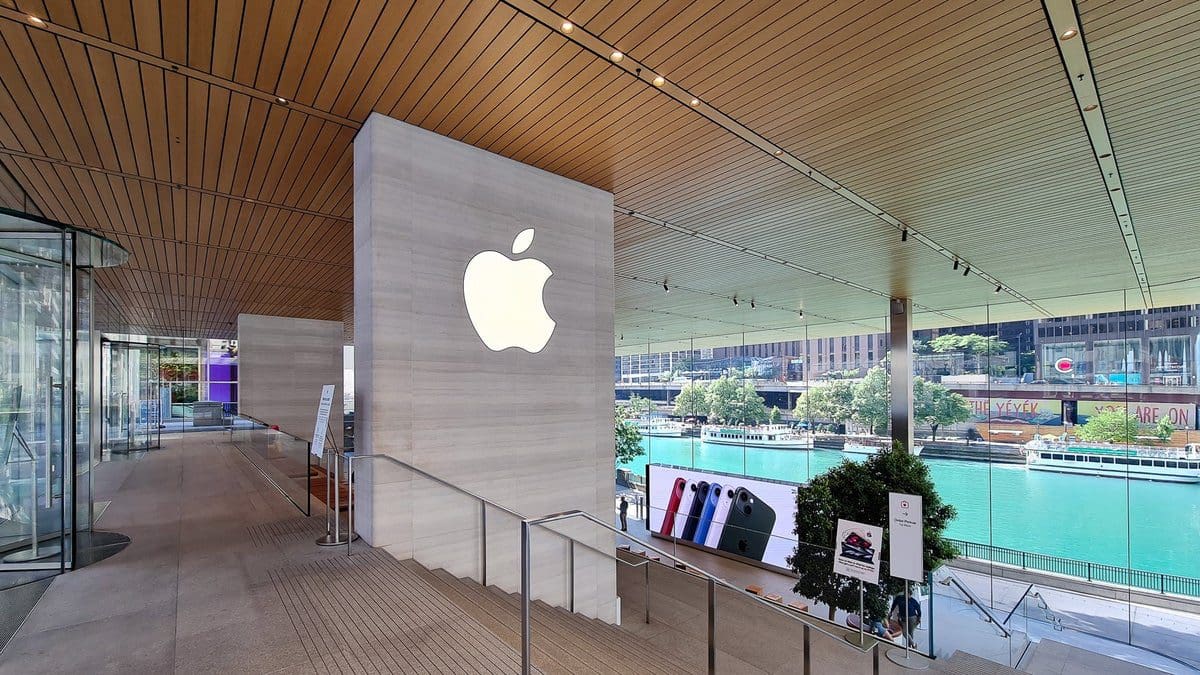 Featured image for Reportedly, Apple’s iPhone Design Executive Joins New AI Project