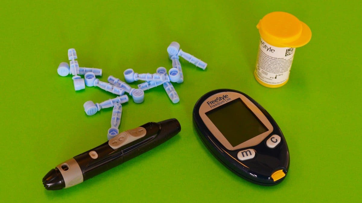 Featured image for Revolutionary FDA-approved Wireless Blood Glucose Monitoring System for Smartphones Now Available in Canada