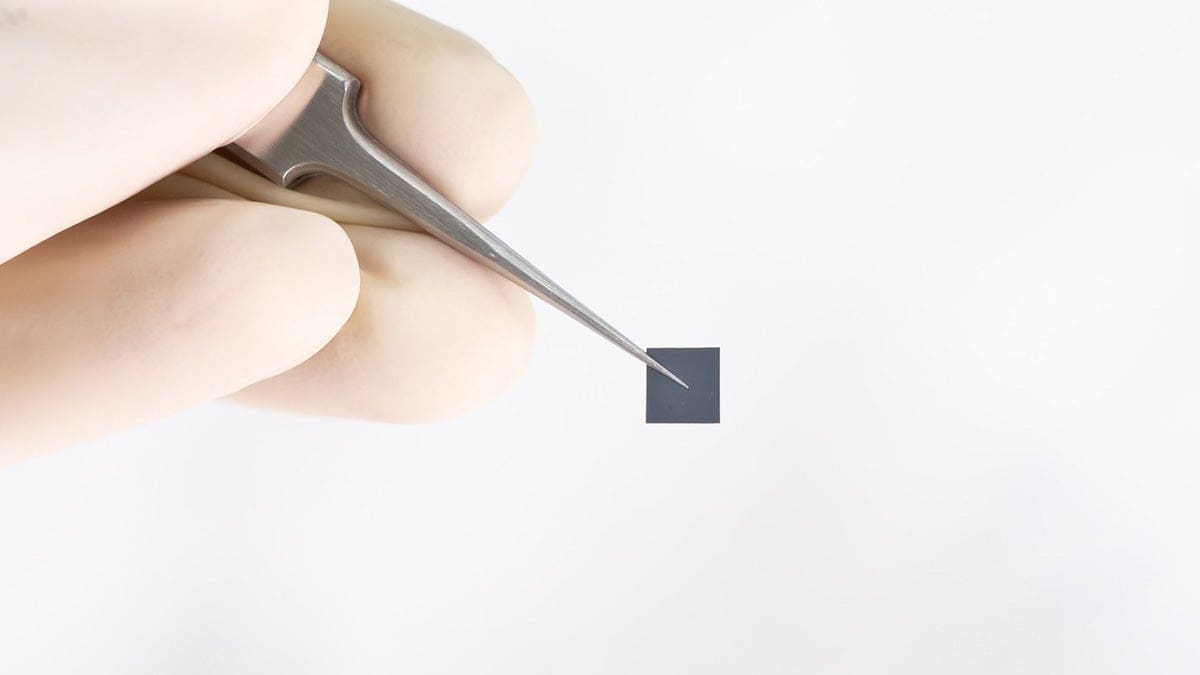 Featured image for Revolutionary Solid-State Battery by Apple Supplier: 100x Energy Density for Telecommunications Devices