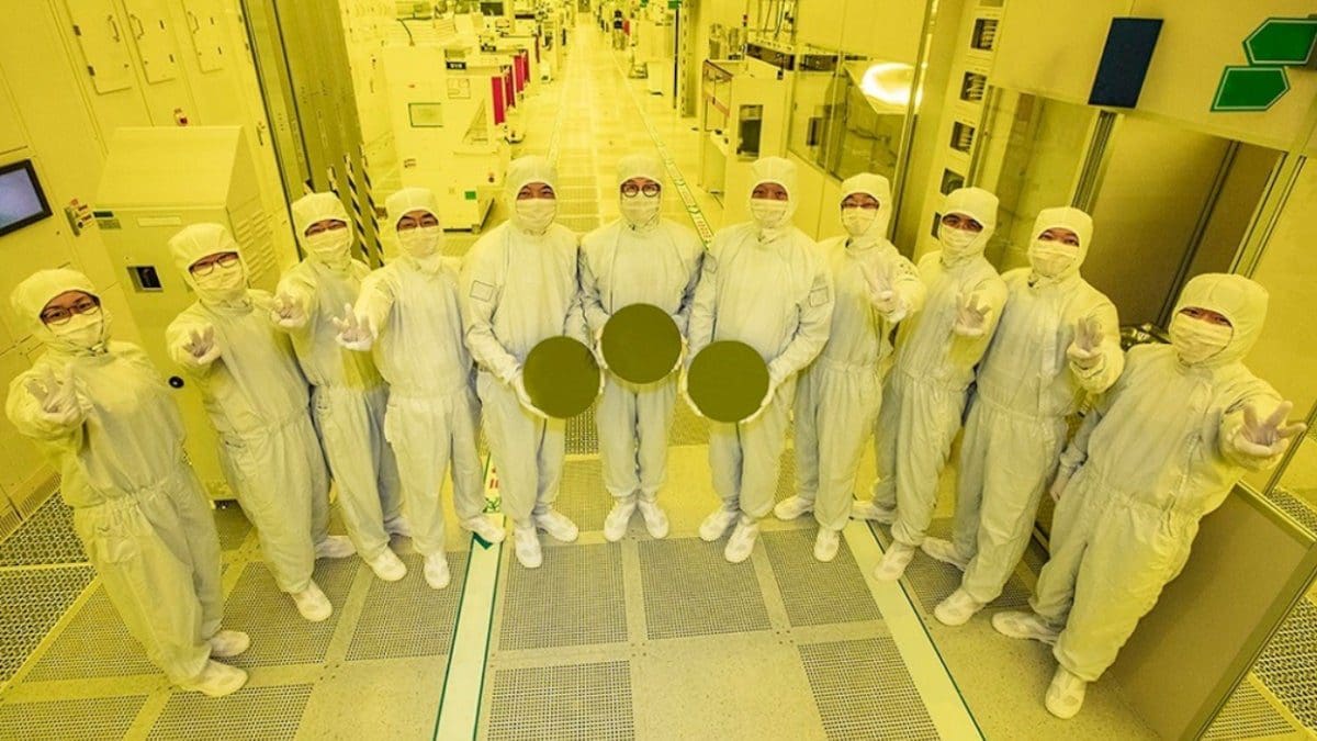 Featured image for Samsung Foundry and TSMC Chosen by Qualcomm to Develop 2nm Snapdragon 8 Prototypes in Canada