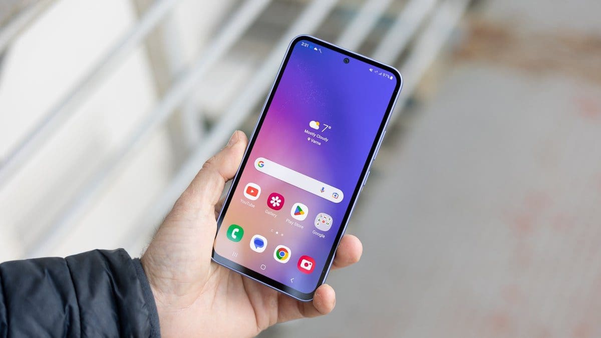 Featured image for Samsung Galaxy A54 users are in for an early Christmas with the timely Android 14 update