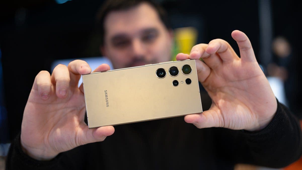 Featured image for Samsung to Address Camera Problems on Galaxy S24 Ultra in April – Phones Canada Update
