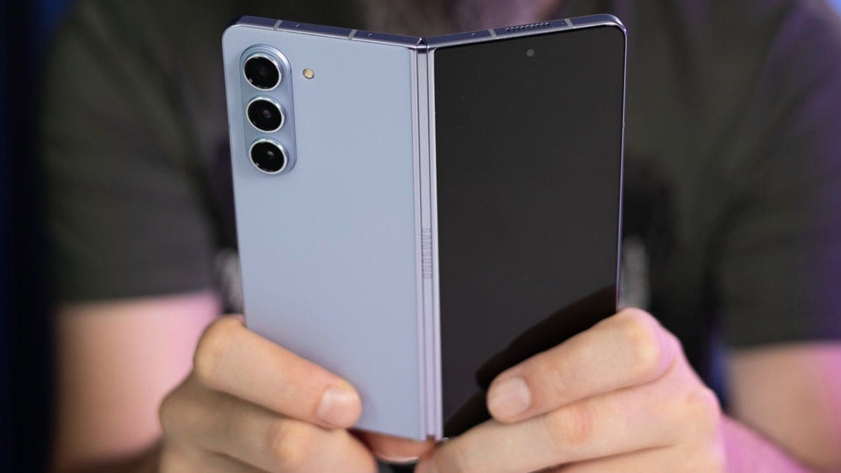 Featured image for Samsung’s Battle for Market Dominance: Foldable Phones Set to Capture 5% Market Share by 2028
