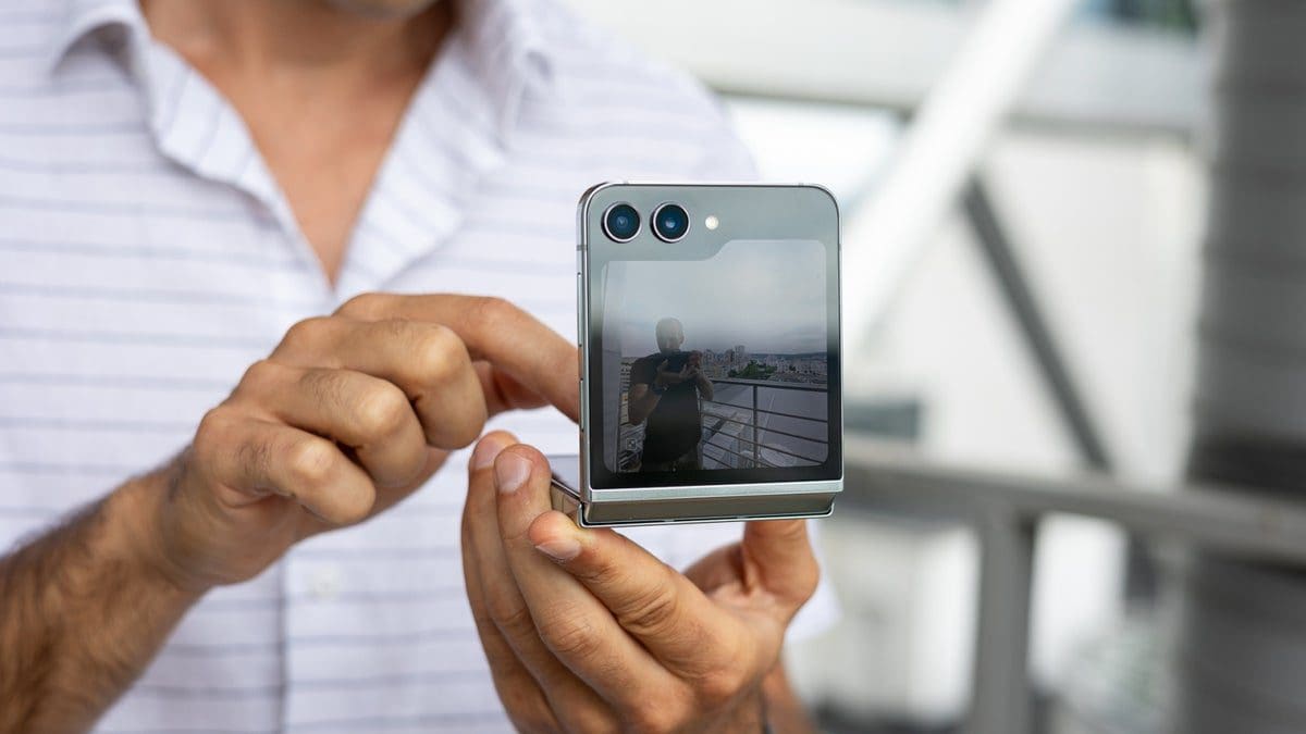 Featured image for Save Big on the Samsung Galaxy Z Flip 5 during the Winter Sale – Trade-in or No Trade-in Needed!
