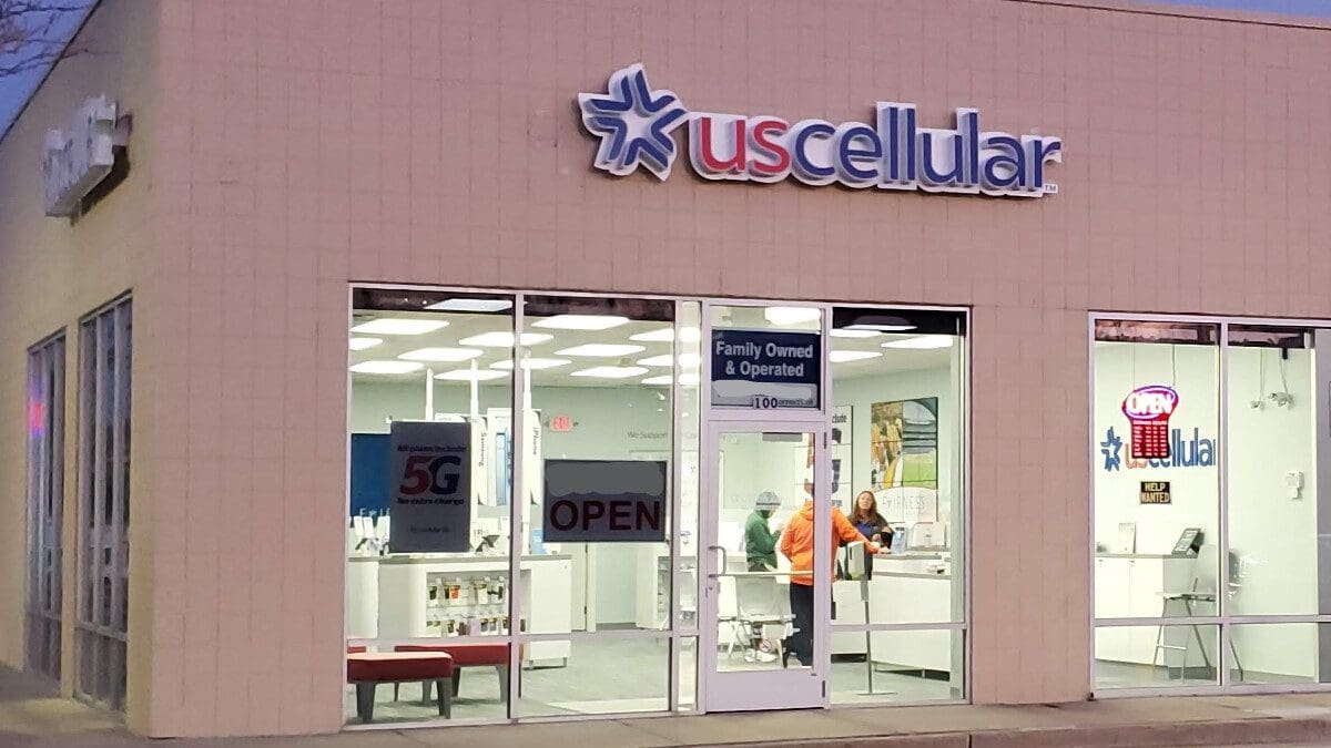 Featured image for Struggling Carrier Catches T-Mobile’s Attention as the Company Aims to Expand its Reach in Rural Areas