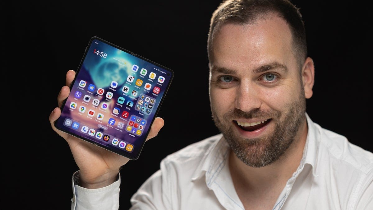 Featured image for Switching from iPhone to Foldable OnePlus Open: A Telecommunications Game-Changer!