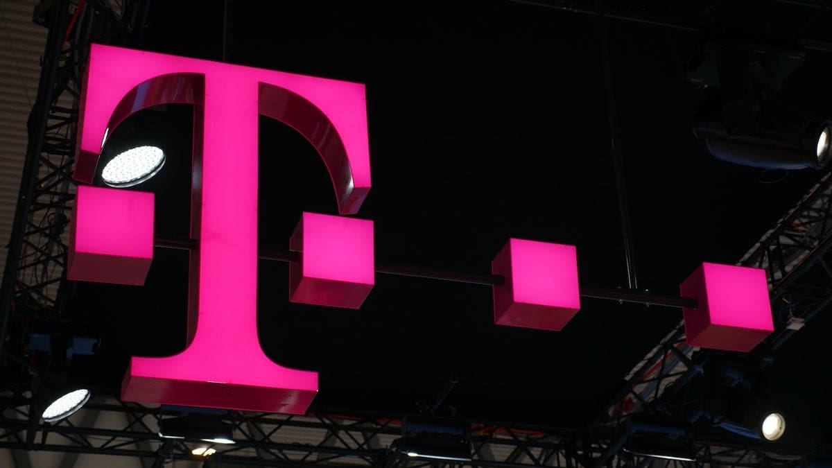 Featured image for Telecom Triumph: T-Mobile Swiftly Rescinds Controversial Decision, Delighting Customers