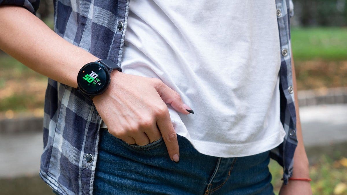 Featured image for The Galaxy Watch Active 2 receives a surprise 5-year anniversary gift: The One UI Watch 5 update