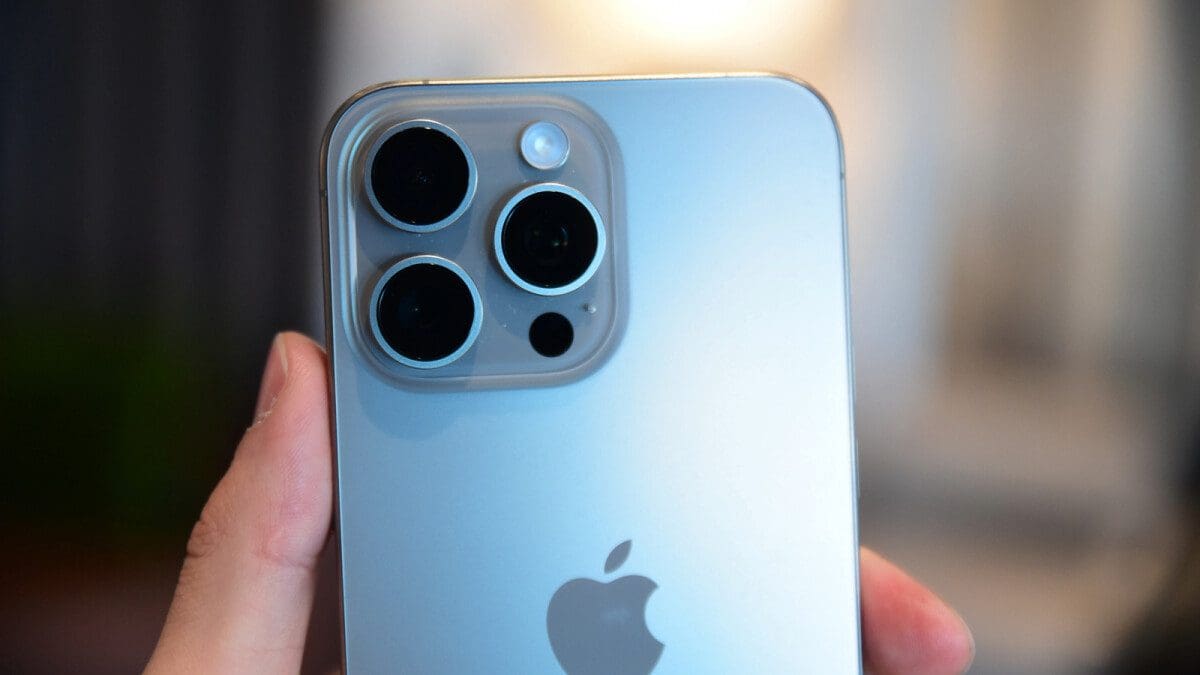 Featured image for Thinner and Lighter Camera Lenses Possible in iPhone 16 Pro with Molded Glass Technology