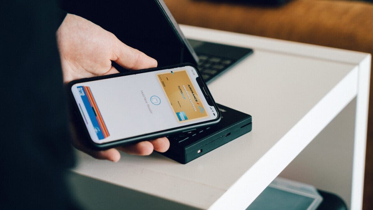 Featured image for Three credit unions file lawsuit against Apple, accusing it of monopolistic practices with Apple Pay