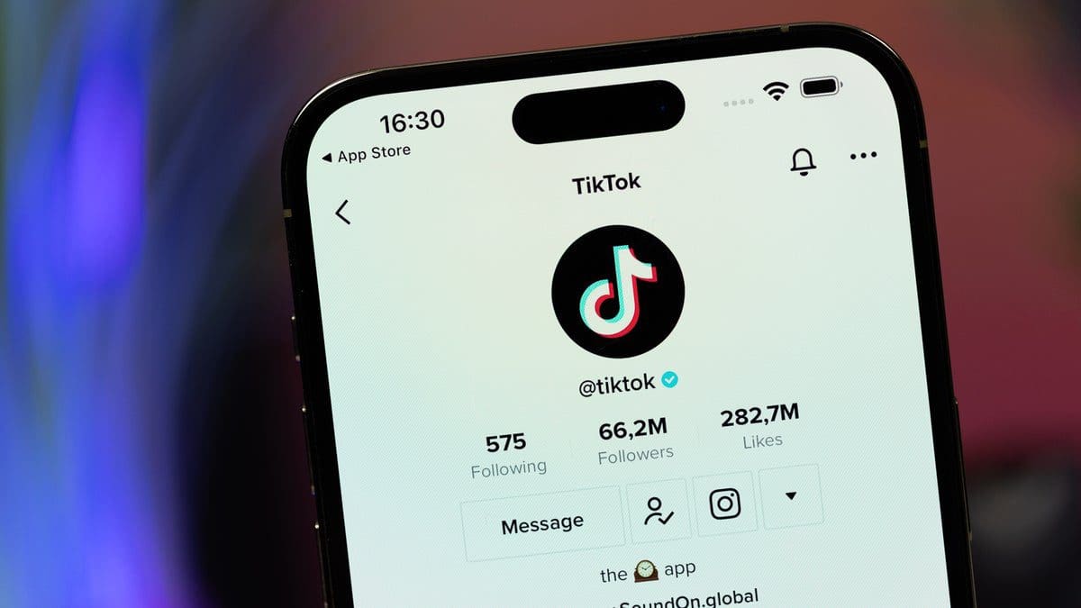 Featured image for TikTok Challenges Instagram with New Photo-Sharing App: A Game-Changer in Telecommunications