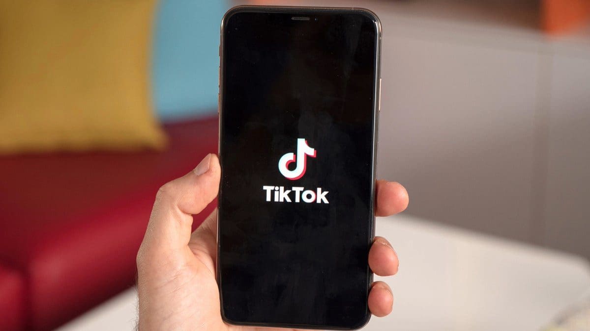 Featured image for TikTok encounters research obstacle as it removes key tool after critical report