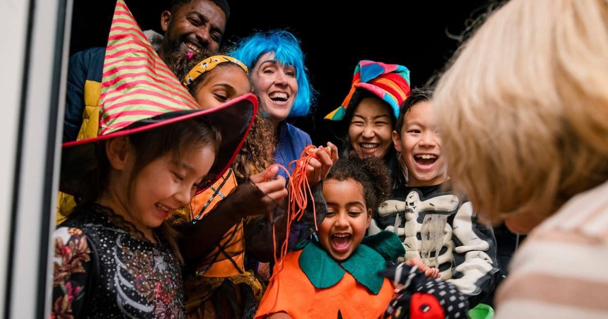 Featured image for Top 3 Safest Apps for a Spooktacular Halloween Trick-or-Treating