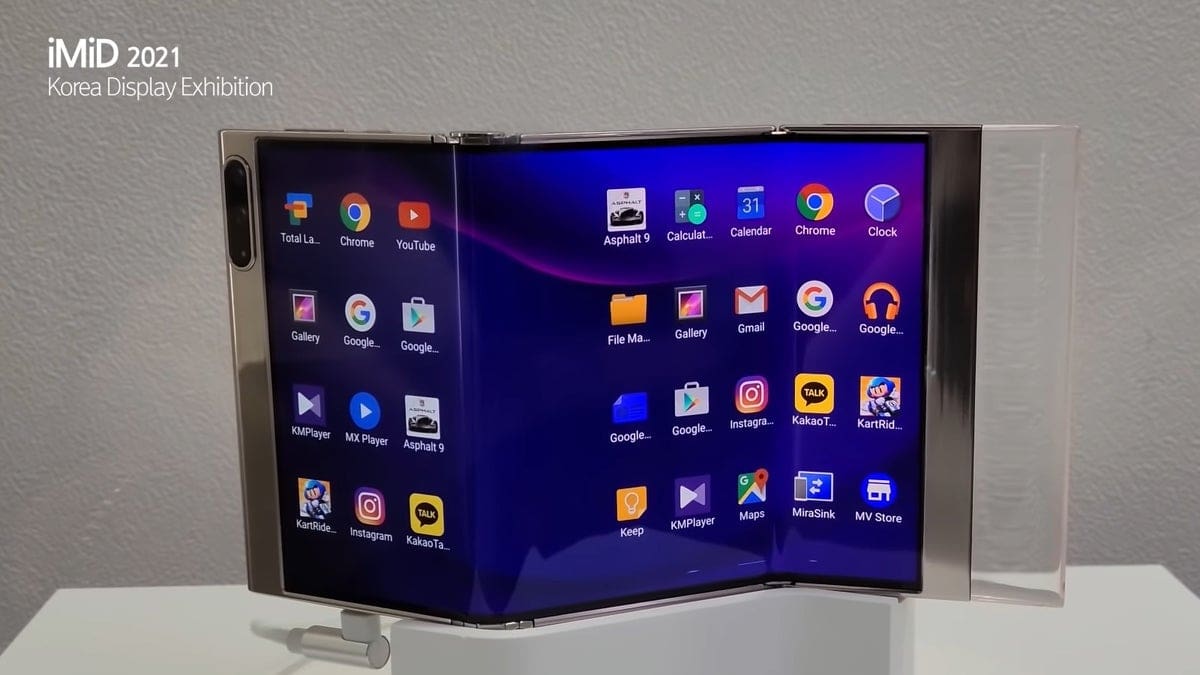 Featured image for Top Features We Want in the Galaxy Z Fold 6: Crafting the Ultimate Foldable Phone