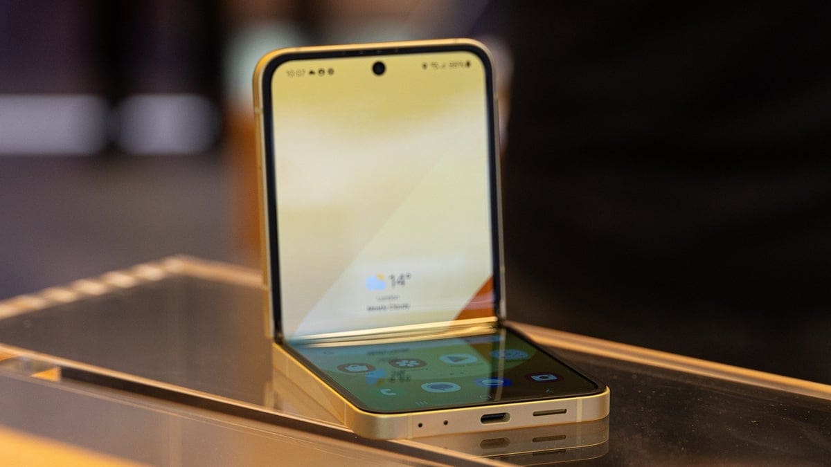 Featured image for Top Galaxy Z Flip 6 Cases: Protect Your Phone in Style with Phones Canada!