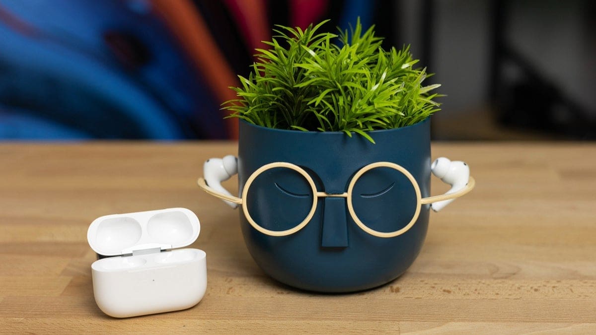 Featured image for Top-Selling TWS Earbuds in Canada: Xiaomi Leads the Pack with Apple in Third Place