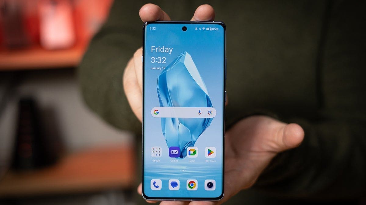 Featured image for Top Telecommunications Deals: Discover Exciting Offers on Motorola Razr (2023), OnePlus 12R, Pixel 8 Pro, and More!