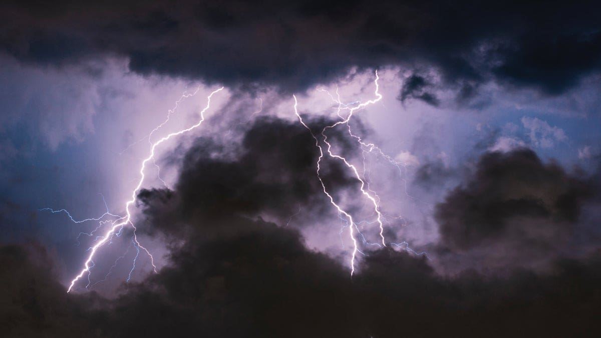 Featured image for Trouble in Paradise: Apple Weather App Facing Issues – Phones Canada Updates