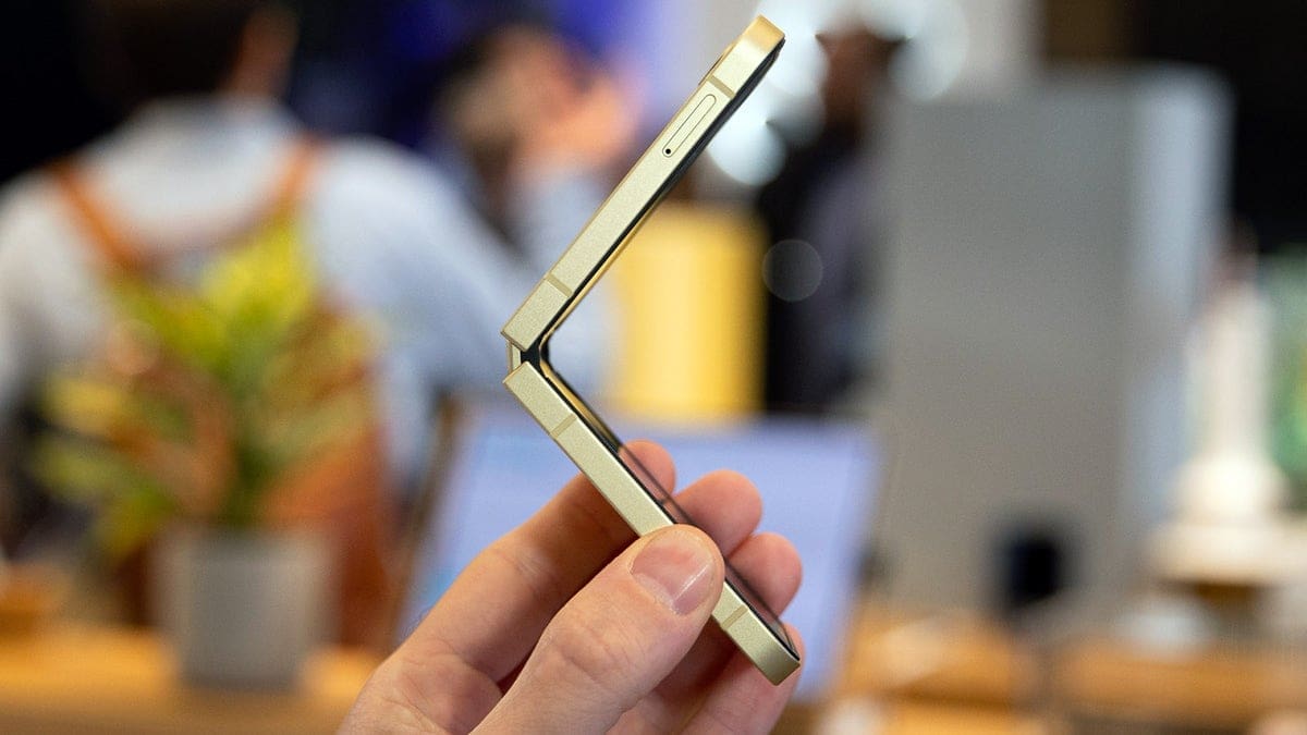 Featured image for Unboxing the Galaxy Z Flip 6: Discover the Must-Have Accessories Inside!