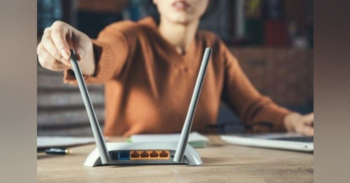 Featured image for Understanding the Distinction Between a Modem and a Router