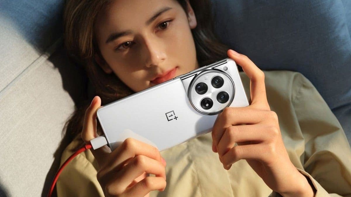 Featured image for Understanding the extraordinary 4,500-nit peak brightness of the OnePlus 12