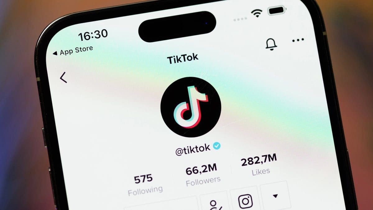 Featured image for Universal Music Group stops music use on TikTok’s silent dance trend