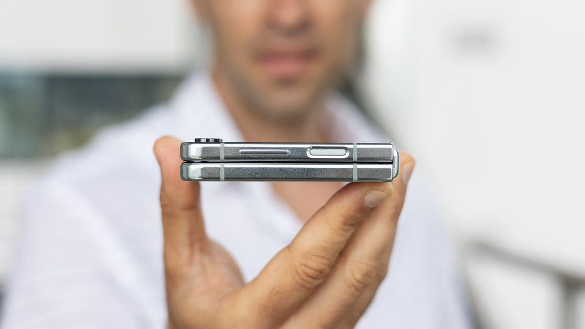 Featured image for Unveiling the Latest Galaxy Z Flip 6 Battery and Charging Rumors in Canada!