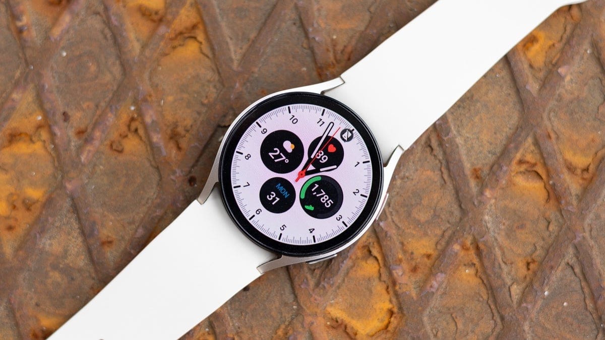 Featured image for Update for Galaxy Watch Owners: Say Goodbye to the Digital Neon Watch Face Bug!