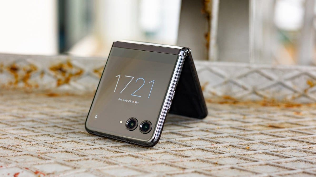Featured image for Upgrade Alert: Motorola Razr Plus (2024) Leak Reveals Doubled Storage at No Extra Cost!
