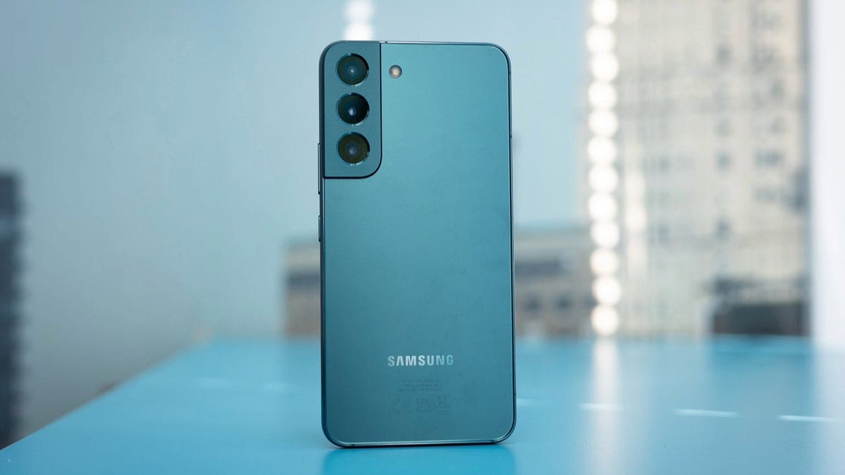 Featured image for Upgrade Your Device Security: June Patch Rolls Out for Samsung Galaxy S22 and Foldables