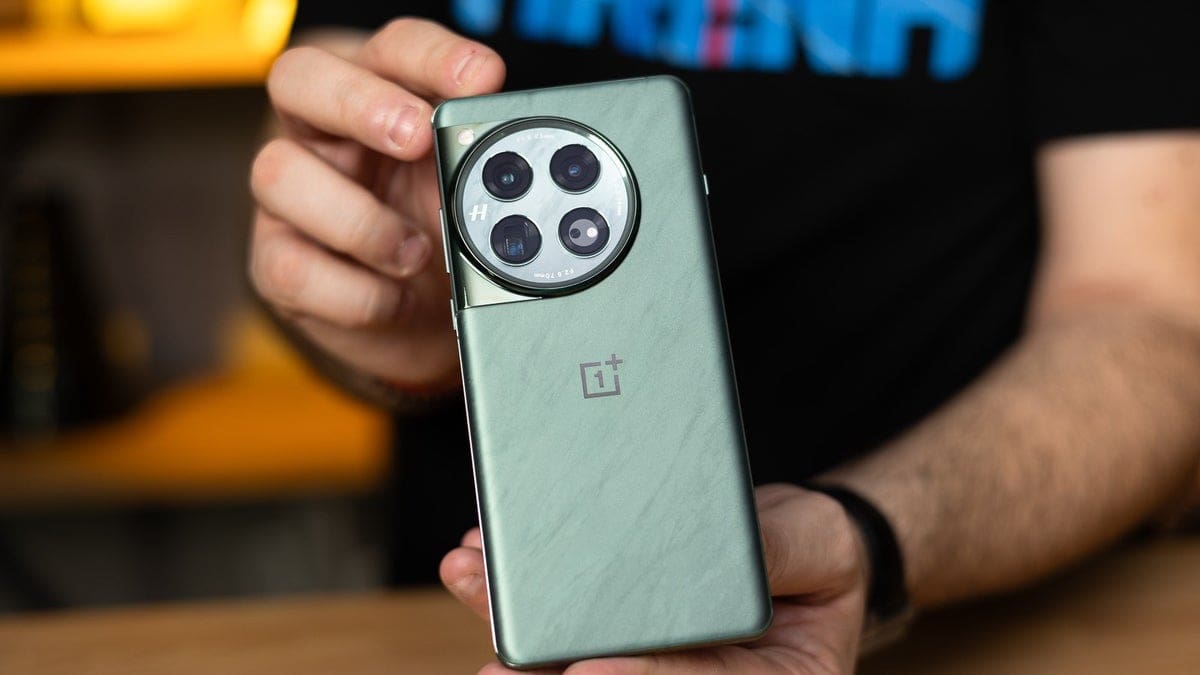 Featured image for Upgrade Your Phone with $200 Off the OnePlus 12 – Limited Time Trade-In Offer at Phones Canada!