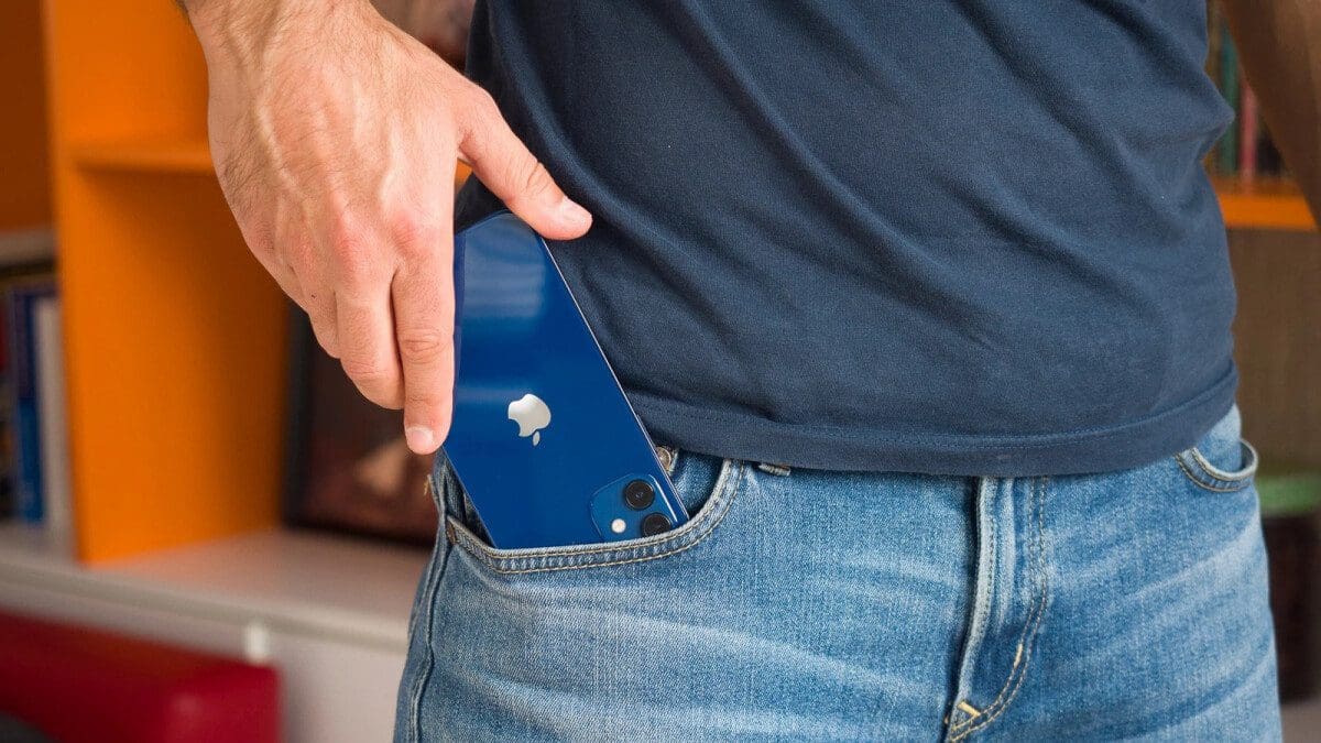 Featured image for Watchdog Issues SAR Rating Warning Due to High iPhone 12 Radiation Levels, Prompting Sales Ban Threat