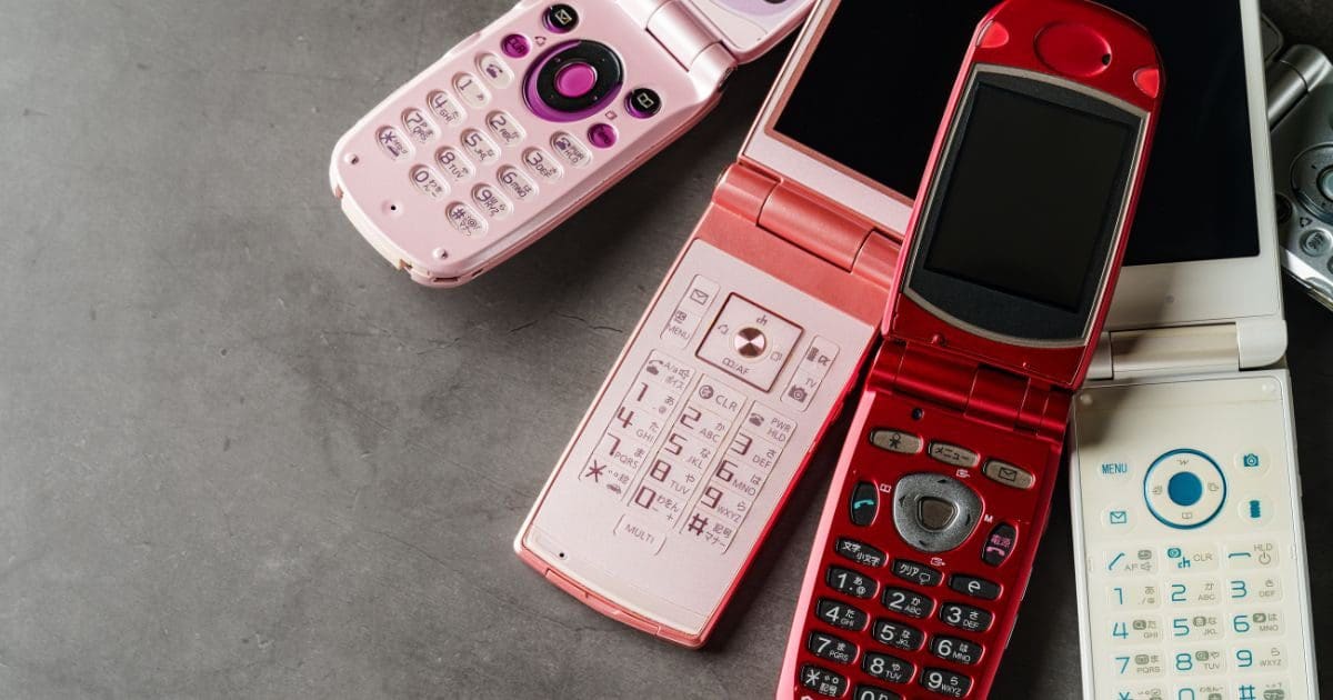 Featured image for What Phone Should I Choose: Smartphones or Dumb Phones?
