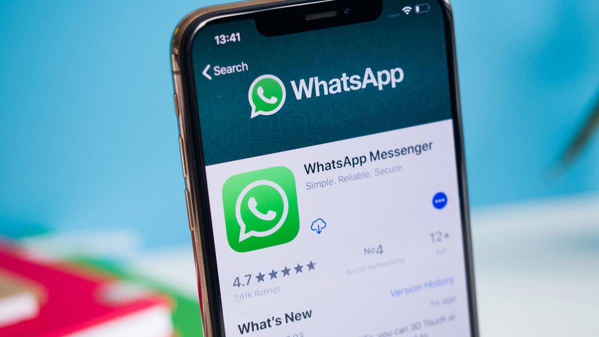 Featured image for WhatsApp now allows voice chats for large groups on both iOS and Android devices