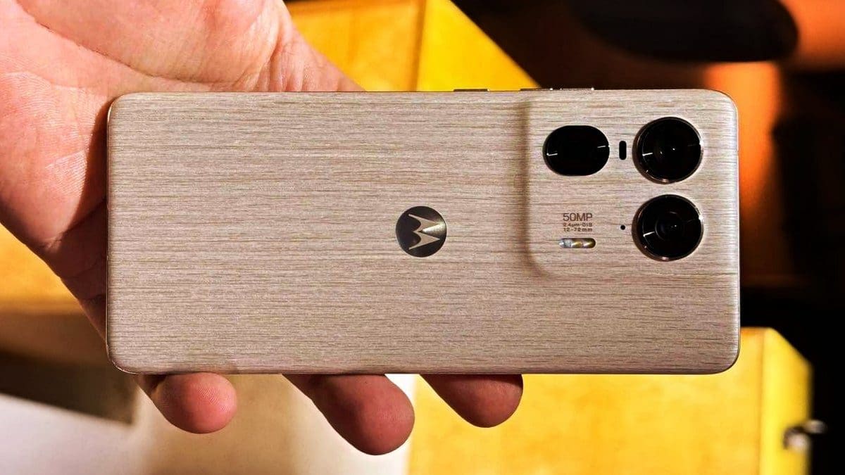 Featured image for Why Motorola’s $1,000 Wooden Flagship Is a Green Disaster: Why I’m Dreaming of an iPhone Made of Wood