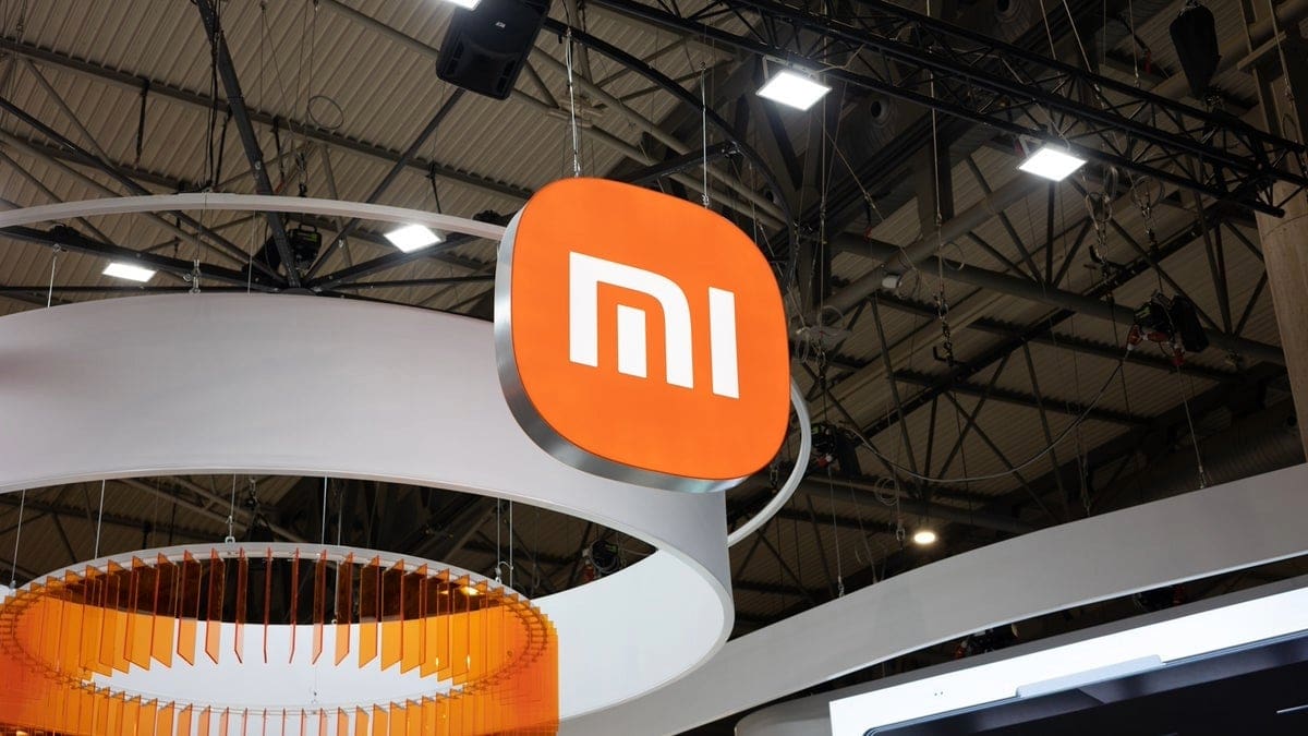 Featured image for Xiaomi Mix Flip Unveils Dual Camera Setup and Rapid Charging: A Sneak Peek!